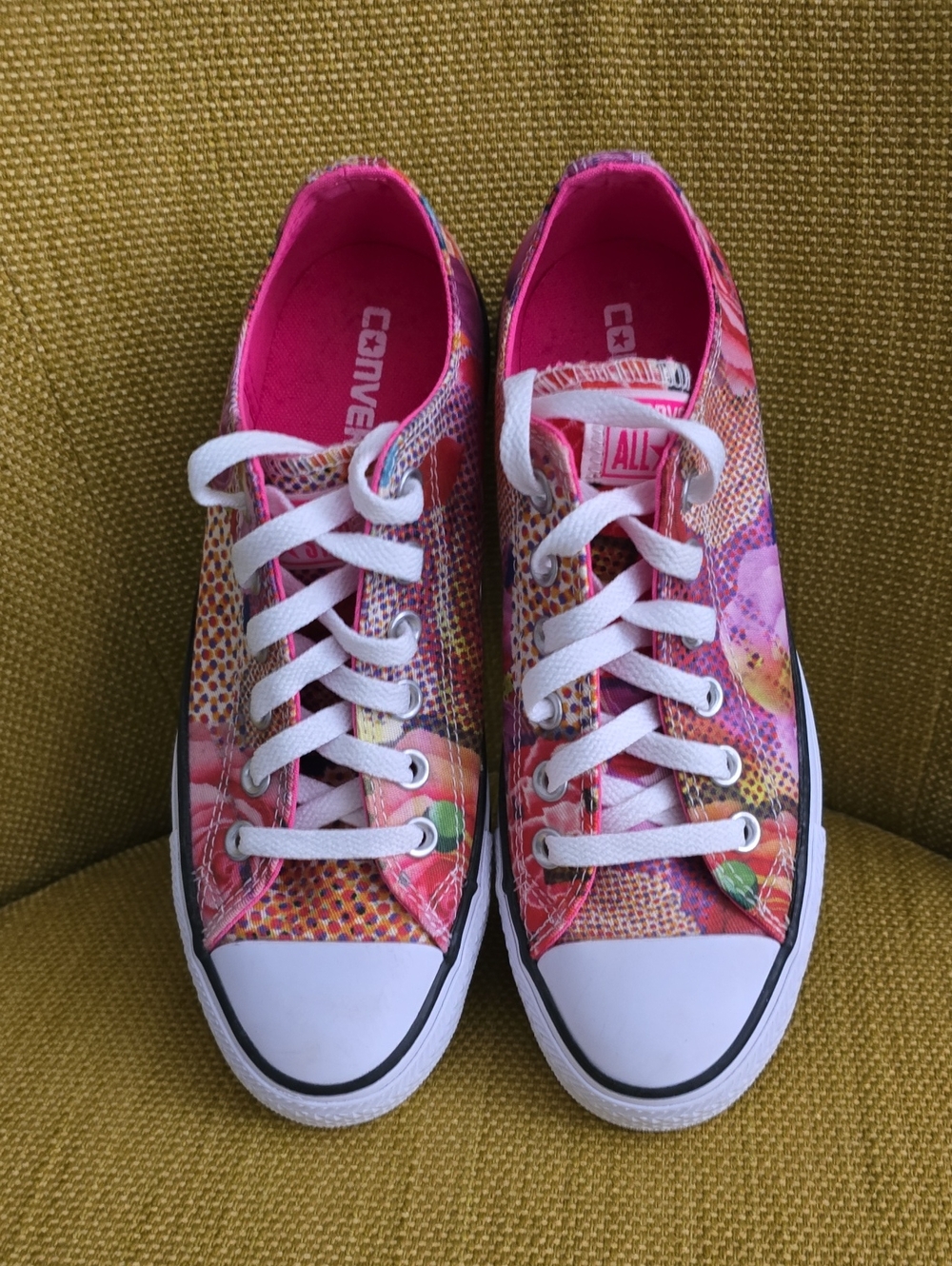 Converse Women's Chuck TaylorPink Floral Sneakers. Like New. 7